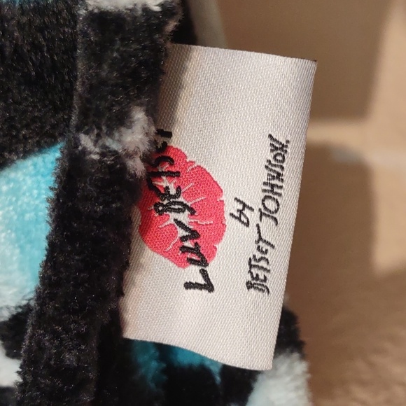 HALLOWEEN OMBRE BLUE SKULL ULTRA PLUSH THROW LUV BETSEY BY BETSEY JOHNSON - Picture 10 of 10